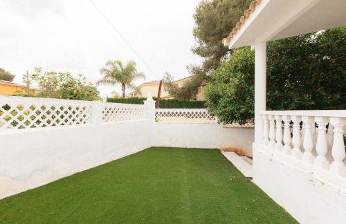 Spacious villa with private pool & garden for 4 - Photo 63