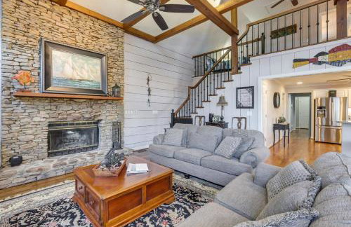 Waterfront Lay Lake Retreat w/ Dock & 3 Piers! - Foto 6