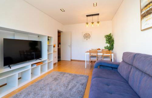 Modern Flat with Workspace in Foz by HostWise - Foto 3