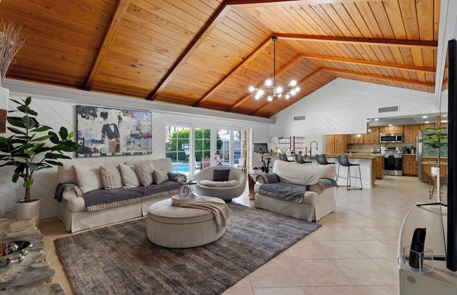 Family-friendly 5BR Home w/ Heated Pool & Parking - Foto 47