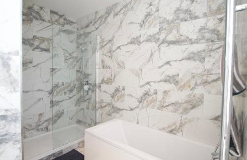 Beautiful large 3-bed coastal flat with parking. - Foto 50