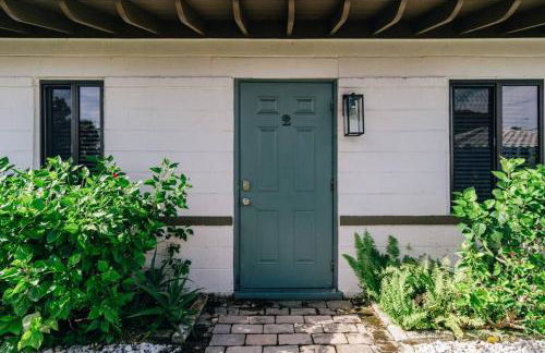 Two blocks from Beach - Walk to the water! - Foto 14