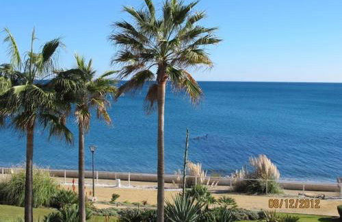 Stunning unobstructed 180 degree sea view apartment with 100 square meters terrace - Costa del Sol - Estepona- Long Term - Photo 19