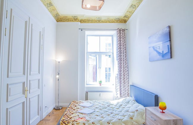 Mosaic Center Apartments - Photo 2