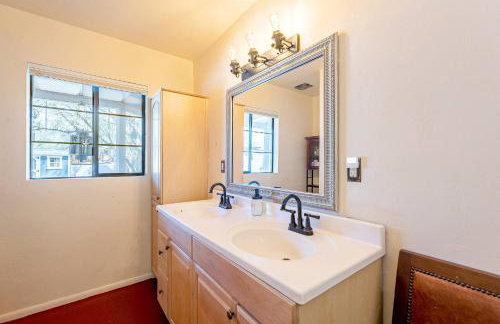 Hawthorne Manor | 3BD in Central Tucson w/ Patio - Foto 12