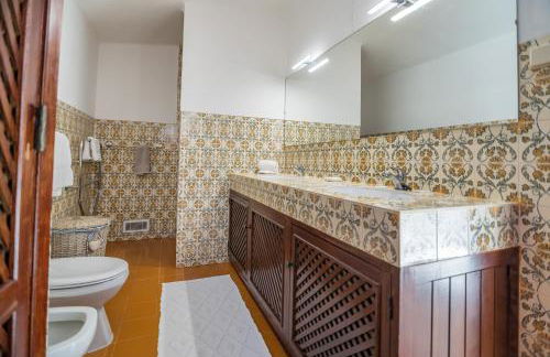 Traditional 3 bedroom villa with great pool in the heart of Vale do Lobo - Photo 36