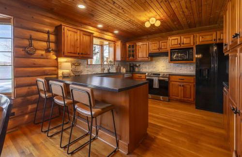 Luxury Log Cabin w Beach & Dock Sleeps 12 - Photo 15