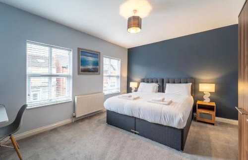4 Bedroom Stylish House in Redditch - Free Parking - Photo 18