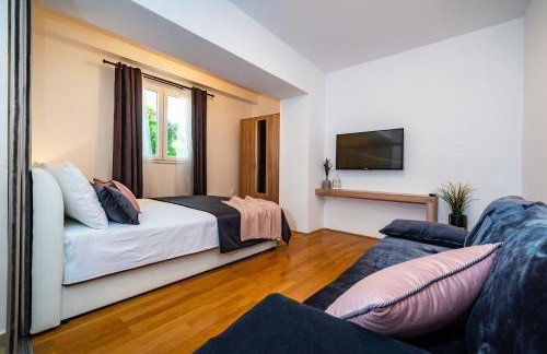 Merita Apartments with Pool - Photo 63