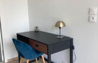 F2 neuf cosy et élégant avec terrasse, parking, WIFI - Foto 10