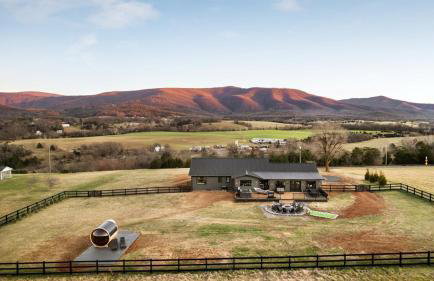 Luxe, Mountain VIEWS, Sauna, HotTub, Pups - Foto 4