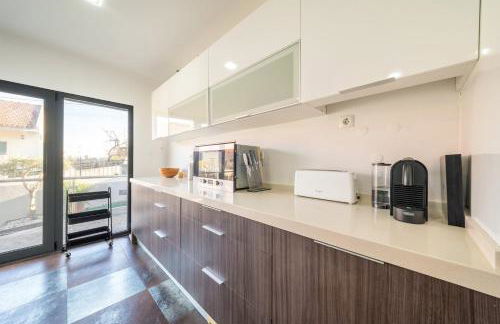 GuestReady - Charming family retreat with pool - Photo 25