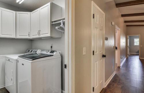 Private Yard and Deck High Point Home Base! - Foto 21