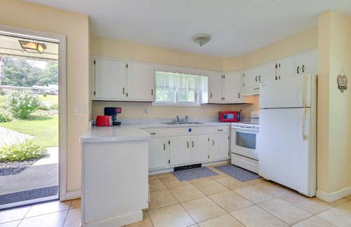 Lake George Townhome with Deck 2 Mi to The Outlets! - Foto 10