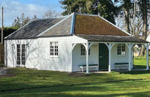 Couples Unique Stay in Bowling Club newly upgraded - Photo 21