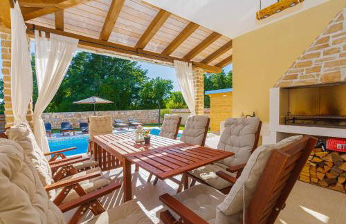 Villa David - luxurious secluded villa with a heated pool - Foto 43