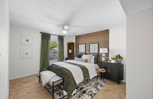 Sophisticated 2BR 2BA by TAMU, King Bed, Washer & Dryer, Smart TV - Foto 7