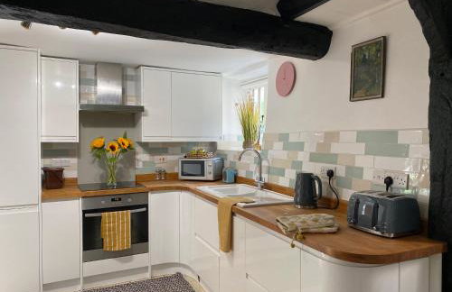 The Nook- A Rustic Cottage in a Beautiful Village. - Photo 9