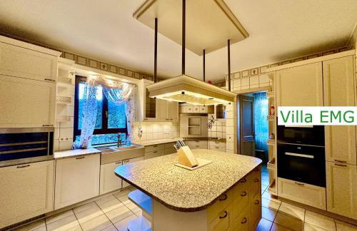 Luxury Ferienhaus Spa Villa Gernsbach mit Pool, Sauna, Garten, Kamin bis 22 Personen - Foto 21