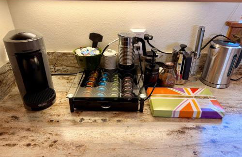 Whispering Pines Retreat, Secluded Cabin with Hot Tub & Pond - Foto 29