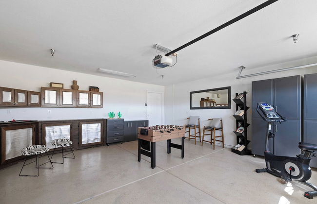 Casa De Kota by Avantstay Pool, Firepit, & Games Secluded & Chic - Photo 28