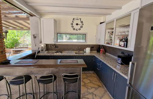 Exclusive Lakeside Villa with Private Pool & Total Privacy - Foto 22