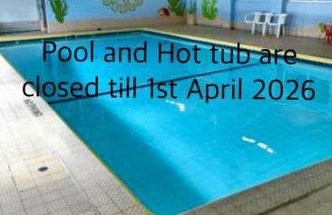 44 Gower holiday village Ty Gŵyr Cosy 2 bedroom Chalet with a seasonal indoor pool - Foto 2