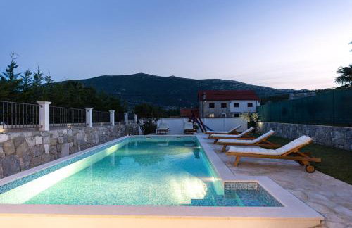 Villa Bella Pietra with private pool, sauna - Photo 42
