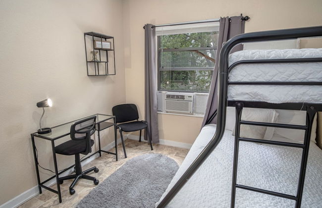 Cozy Downtown Guest House 2br/1ba Sleeps 8 - Foto 19