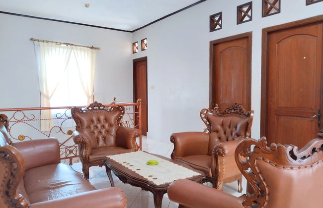 Villa Yustisia Curug 7 Cilember - Foto 29