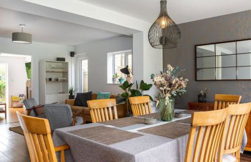 Stunning 5 Bed in the Centre of Bourton! - Photo 70