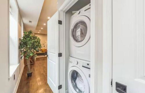 Lovely 2BR w Patio - 10 mins to DT - Sleeps 10 - Foto 27