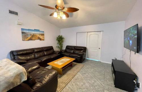 Room 4 - Cozy Queen (Shared Bathroom) - Foto 8