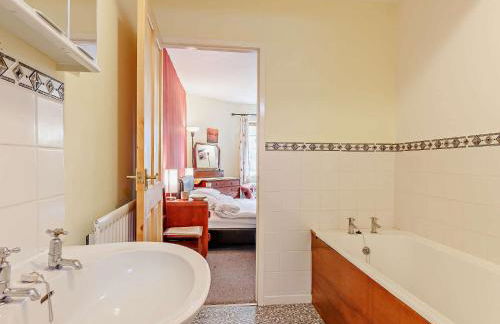 3 Bed in Cemmaes 93080 - Photo 13