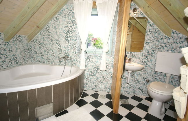 Traditional House With two Apartments - Foto 17