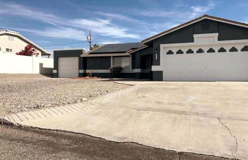 Spacious Getaway! Pool, Spa, Sleeps 9 - Foto 30