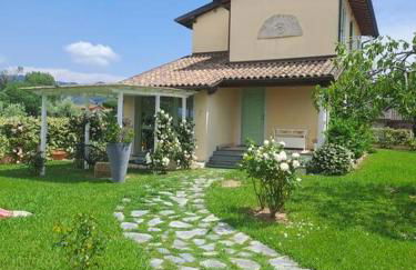 Villa SouAri 10' da Forte de Marmi - 2km spiaggia - Foto 1