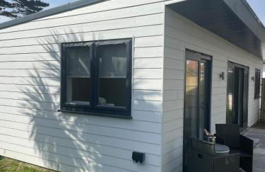 Villa Maria Southbourne - 2 Mins to Beach - Coastal - Dog-Friendly - Modern Luxury - Large Private Garden - Private Access - Parking - Foto 1