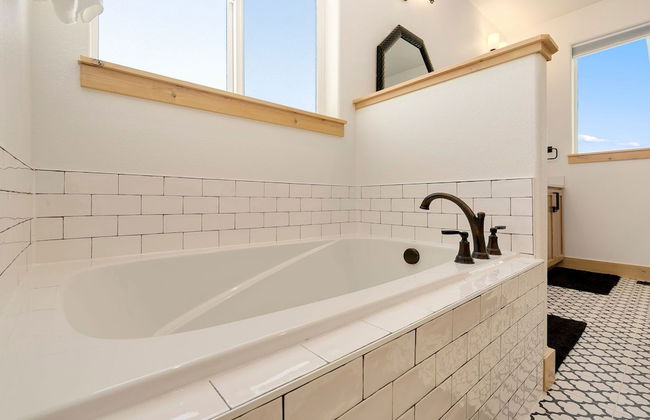 Lakeside Luxury - Hot Tub, Pool Table, and Views - Foto 19