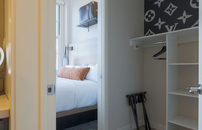 Unique Historic Experience Conveniently Located in the Heart of Cincinnati - Foto 15