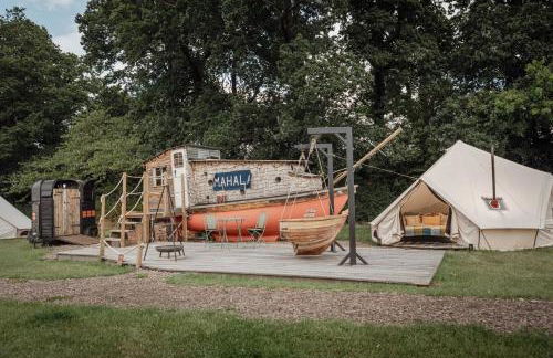 Mahala the Boat at Field of Dreams - Foto 1