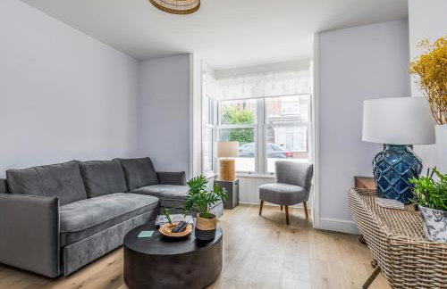 Delightful 2 Bed House a Stones Throw From Beach - Pass the Keys - Photo 6