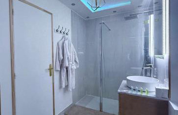 Private suite with jacuzzi sauna and garden - Foto 15