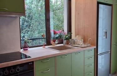 Sunny studio near metro - Foto 12