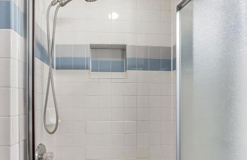 Striking Tudor Revival in Five Points District! - Foto 20