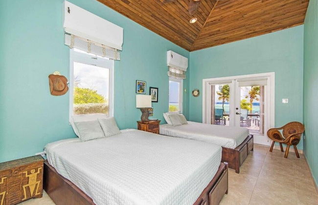 Peaceful Ocean Front Beach House in Bodden Town - Photo 3