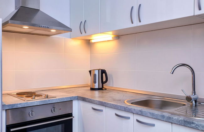 Newly Furnished apt w. Patio,parking & Fireplace - Photo 8