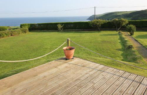 Spacious seaside family house in Aberdaron with large garden and stunning sea views - Photo 32