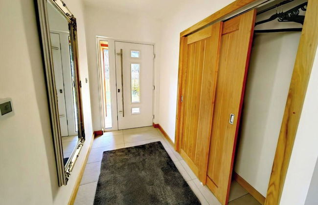 4 Bed Villa Sleeps 8 -private Terrace-free Parking - Foto 20