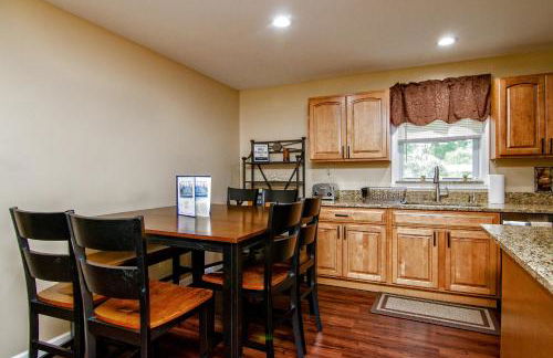 Cabin by the Creek with private creek access - Foto 36